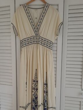 Linen Maxi Dress with Blue Floral Embroidery Max Studio